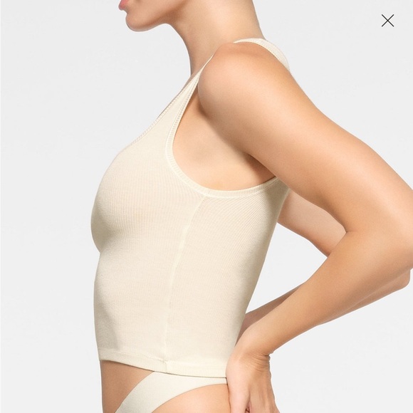 SKIMS Rib Tank Top - Picture 2 of 3